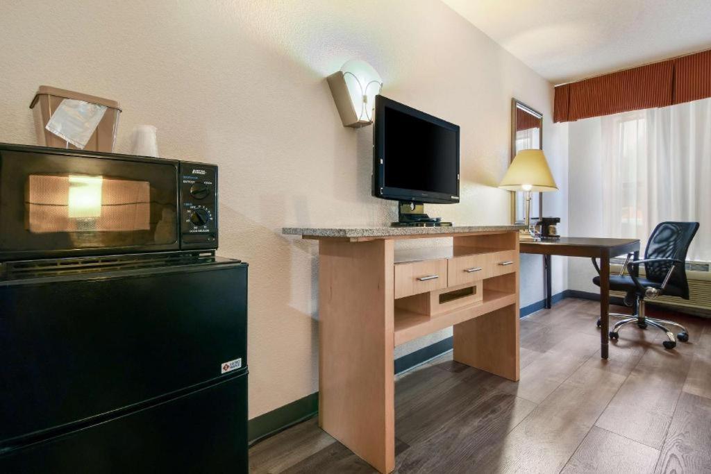 Surestay Plus Hotel Tarboro Exterior foto