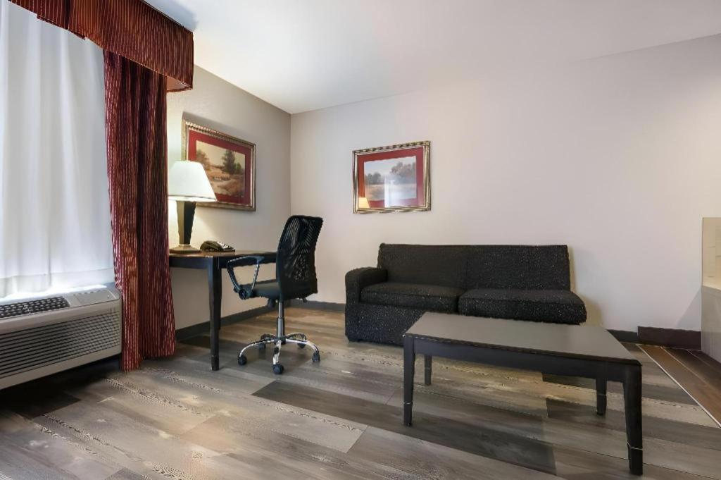 Surestay Plus Hotel Tarboro Exterior foto
